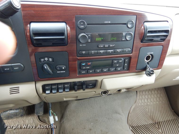 image for item FU9517 2005 Ford F350 Super Duty Crew Cab pickup truck