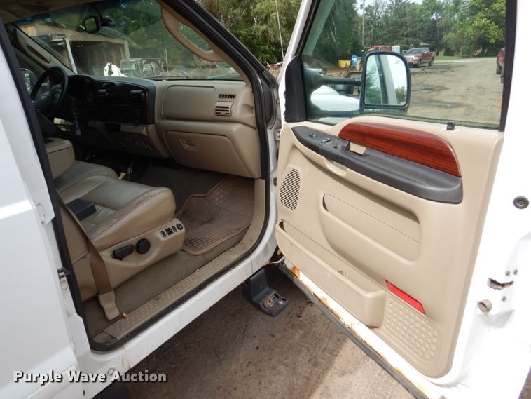 image for item FU9517 2005 Ford F350 Super Duty Crew Cab pickup truck