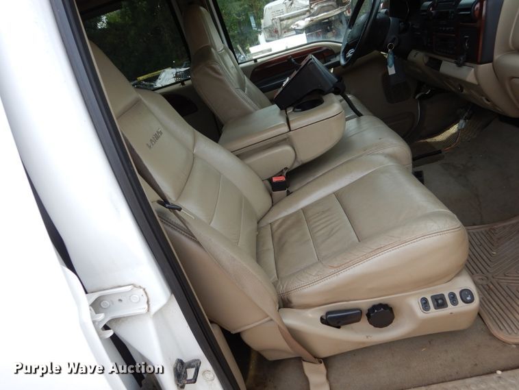 image for item FU9517 2005 Ford F350 Super Duty Crew Cab pickup truck