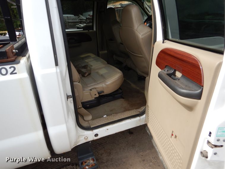 image for item FU9517 2005 Ford F350 Super Duty Crew Cab pickup truck