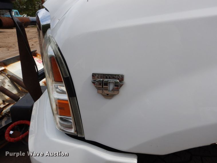 image for item FU9517 2005 Ford F350 Super Duty Crew Cab pickup truck