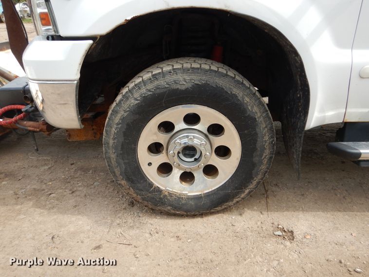 image for item FU9517 2005 Ford F350 Super Duty Crew Cab pickup truck