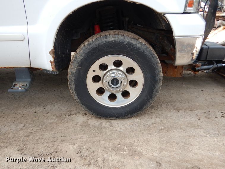 image for item FU9517 2005 Ford F350 Super Duty Crew Cab pickup truck