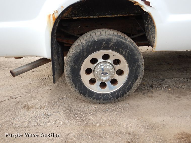 image for item FU9517 2005 Ford F350 Super Duty Crew Cab pickup truck