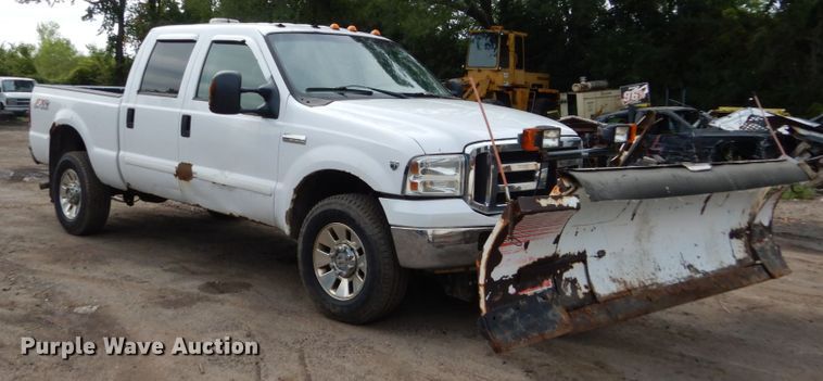 image for item FU9518 2005 Ford F350 Super Duty Crew Cab pickup truck