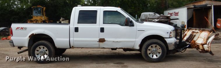 image for item FU9518 2005 Ford F350 Super Duty Crew Cab pickup truck