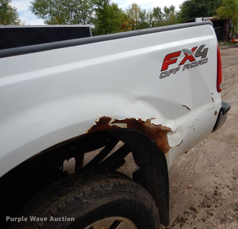 image for item FU9518 2005 Ford F350 Super Duty Crew Cab pickup truck