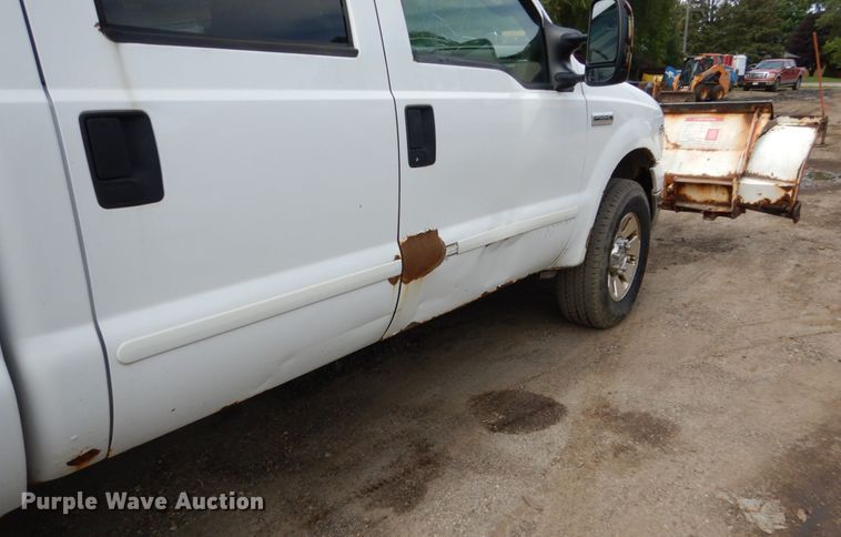 image for item FU9518 2005 Ford F350 Super Duty Crew Cab pickup truck