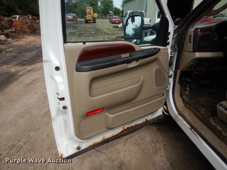 image for item FU9518 2005 Ford F350 Super Duty Crew Cab pickup truck