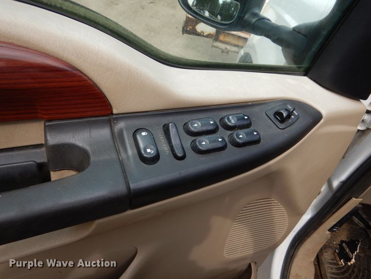 image for item FU9518 2005 Ford F350 Super Duty Crew Cab pickup truck