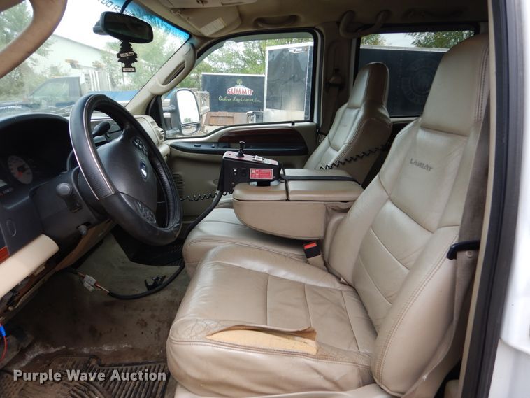 image for item FU9518 2005 Ford F350 Super Duty Crew Cab pickup truck