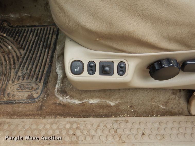 image for item FU9518 2005 Ford F350 Super Duty Crew Cab pickup truck