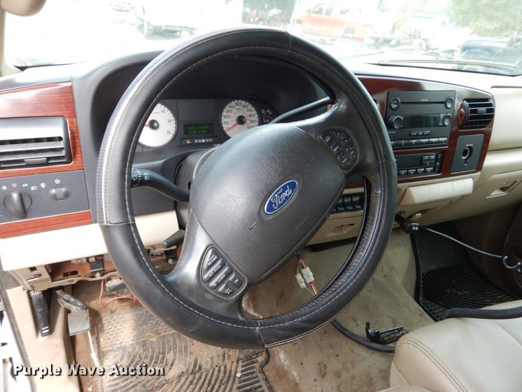 image for item FU9518 2005 Ford F350 Super Duty Crew Cab pickup truck