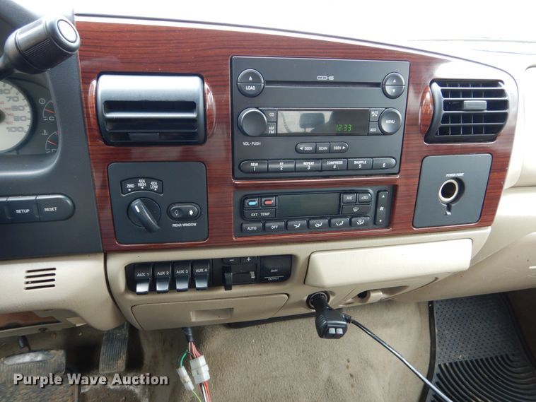 image for item FU9518 2005 Ford F350 Super Duty Crew Cab pickup truck