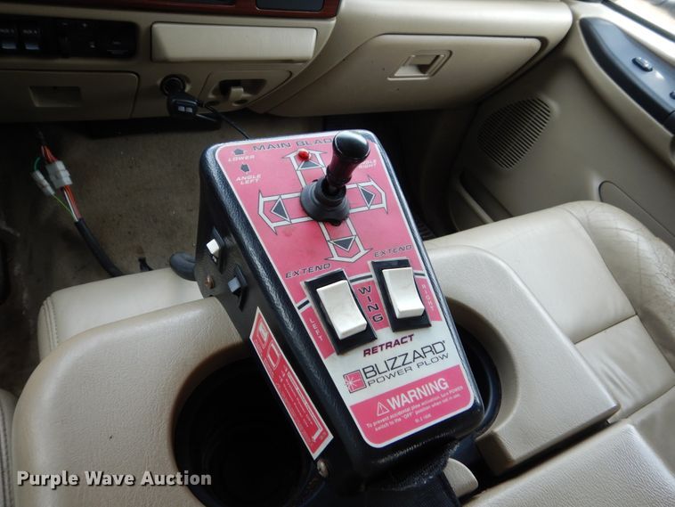 image for item FU9518 2005 Ford F350 Super Duty Crew Cab pickup truck