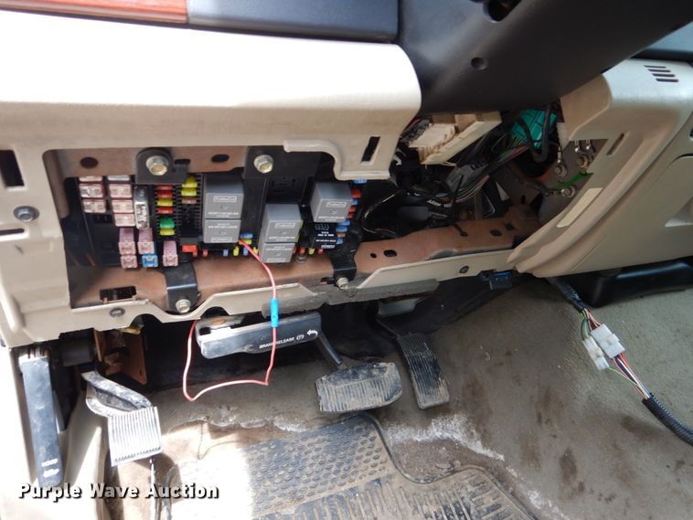 image for item FU9518 2005 Ford F350 Super Duty Crew Cab pickup truck