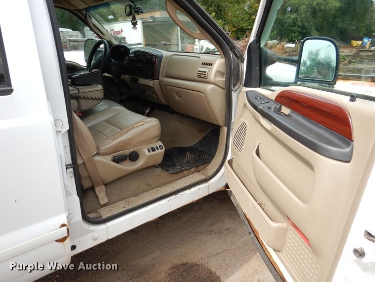 image for item FU9518 2005 Ford F350 Super Duty Crew Cab pickup truck