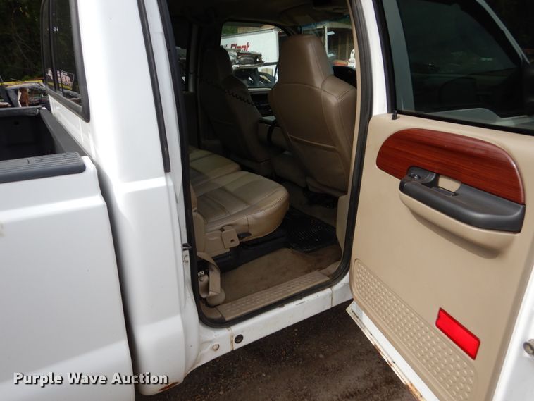 image for item FU9518 2005 Ford F350 Super Duty Crew Cab pickup truck