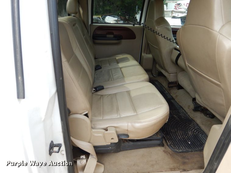 image for item FU9518 2005 Ford F350 Super Duty Crew Cab pickup truck