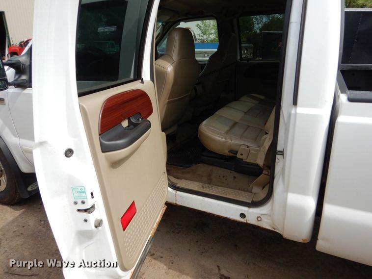 image for item FU9518 2005 Ford F350 Super Duty Crew Cab pickup truck