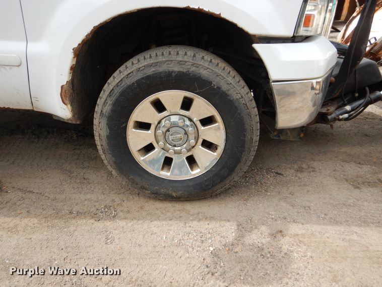 image for item FU9518 2005 Ford F350 Super Duty Crew Cab pickup truck