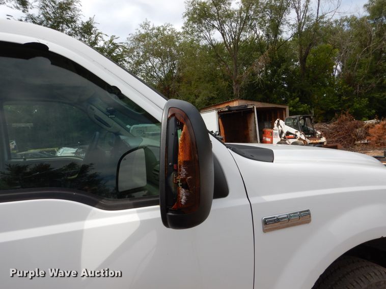 image for item FU9518 2005 Ford F350 Super Duty Crew Cab pickup truck