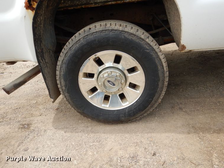 image for item FU9518 2005 Ford F350 Super Duty Crew Cab pickup truck