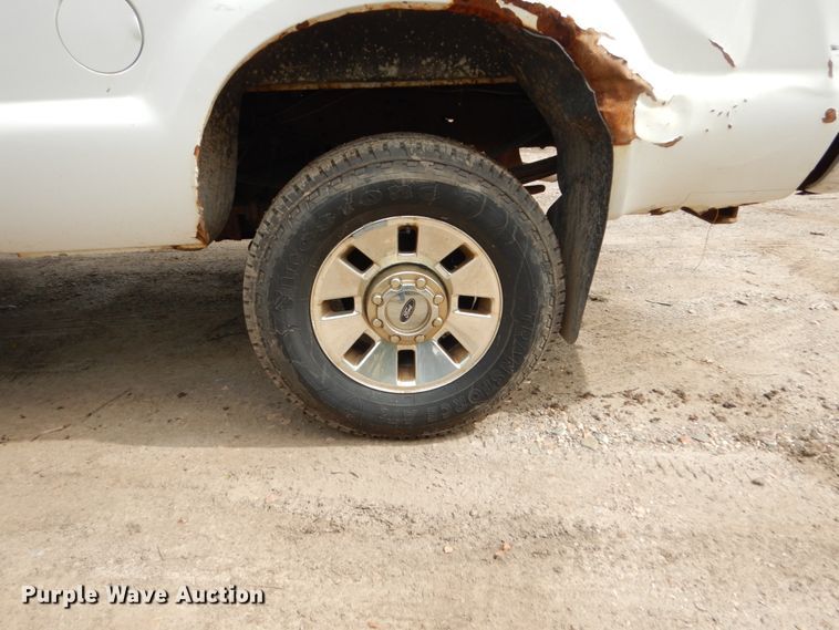 image for item FU9518 2005 Ford F350 Super Duty Crew Cab pickup truck