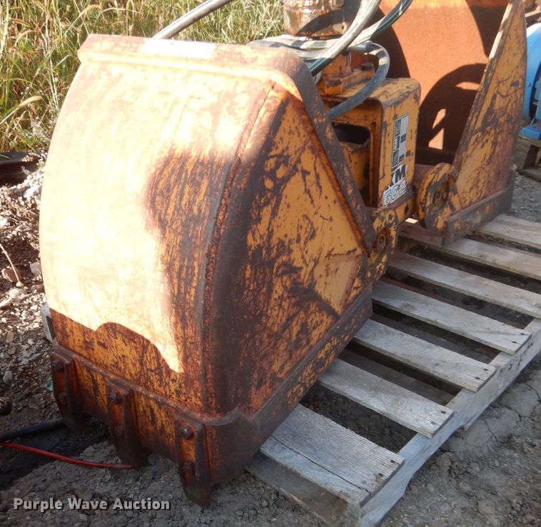 Kinshofer clamshell bucket in Lake Mills, IA Item FU9558 sold