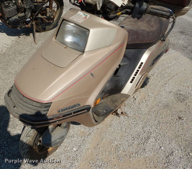 image for item GC9265 1985 Honda Elite 250 moped