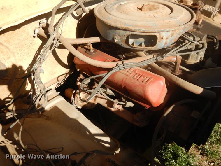 image for item GG9058 1975 Ford F350 flatbed pickup truck