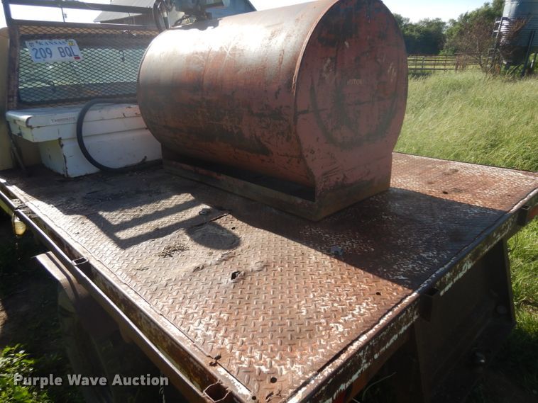 image for item GG9058 1975 Ford F350 flatbed pickup truck