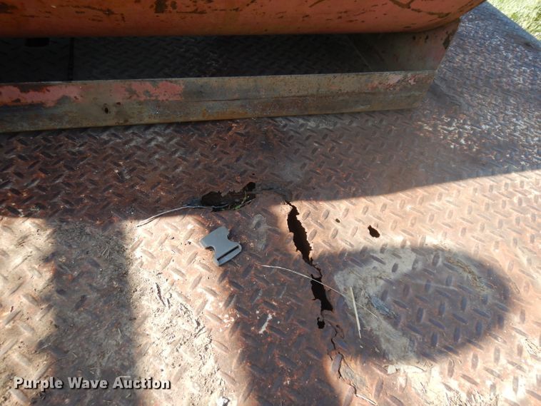 image for item GG9058 1975 Ford F350 flatbed pickup truck