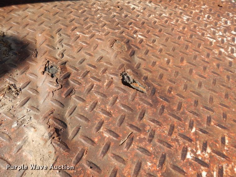 image for item GG9058 1975 Ford F350 flatbed pickup truck