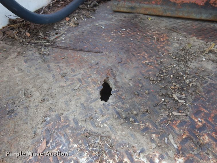 image for item GG9058 1975 Ford F350 flatbed pickup truck