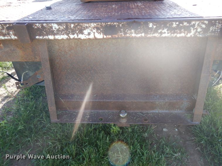 image for item GG9058 1975 Ford F350 flatbed pickup truck