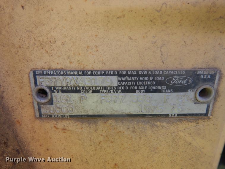 image for item GG9058 1975 Ford F350 flatbed pickup truck