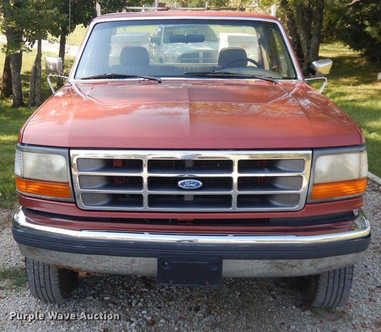 image for item GG9225 1995 Ford F250 utility bed pickup truck
