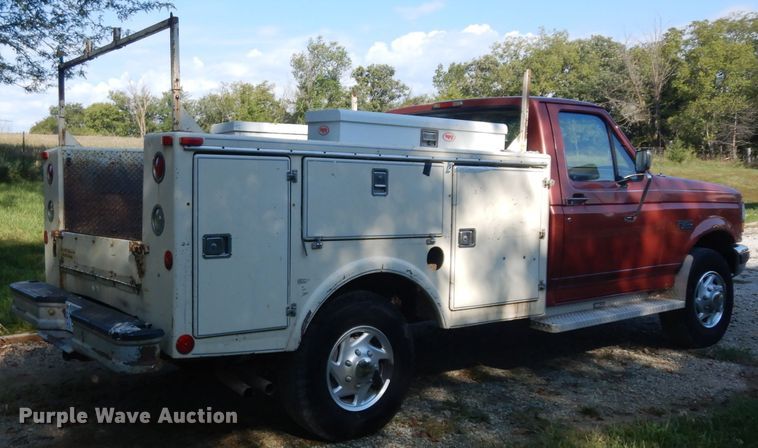 image for item GG9225 1995 Ford F250 utility bed pickup truck