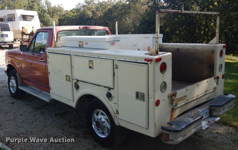 image for item GG9225 1995 Ford F250 utility bed pickup truck