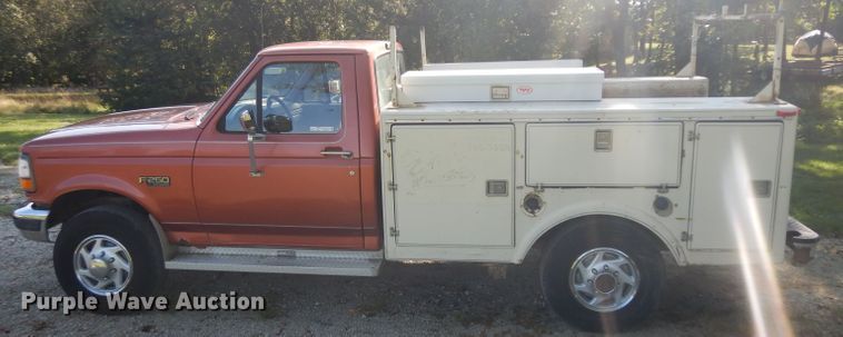 image for item GG9225 1995 Ford F250 utility bed pickup truck