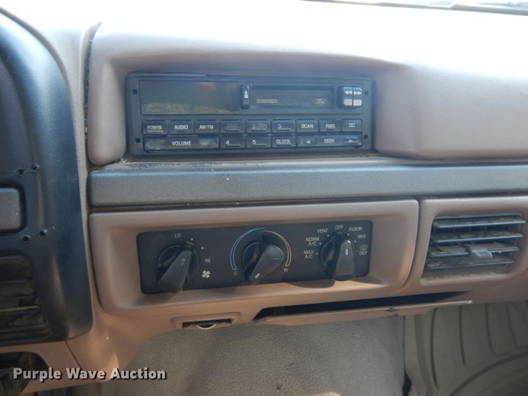 image for item GG9225 1995 Ford F250 utility bed pickup truck