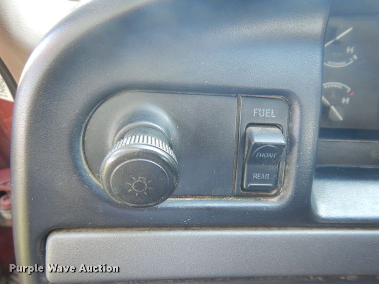 image for item GG9225 1995 Ford F250 utility bed pickup truck