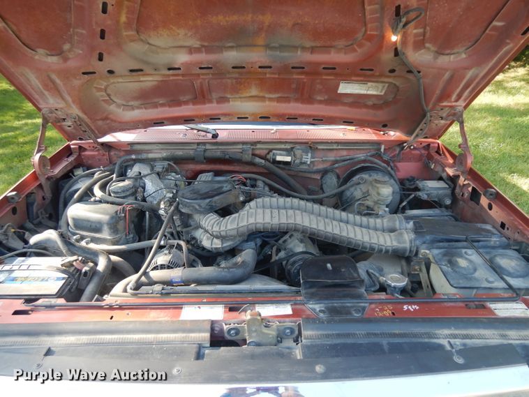 image for item GG9225 1995 Ford F250 utility bed pickup truck