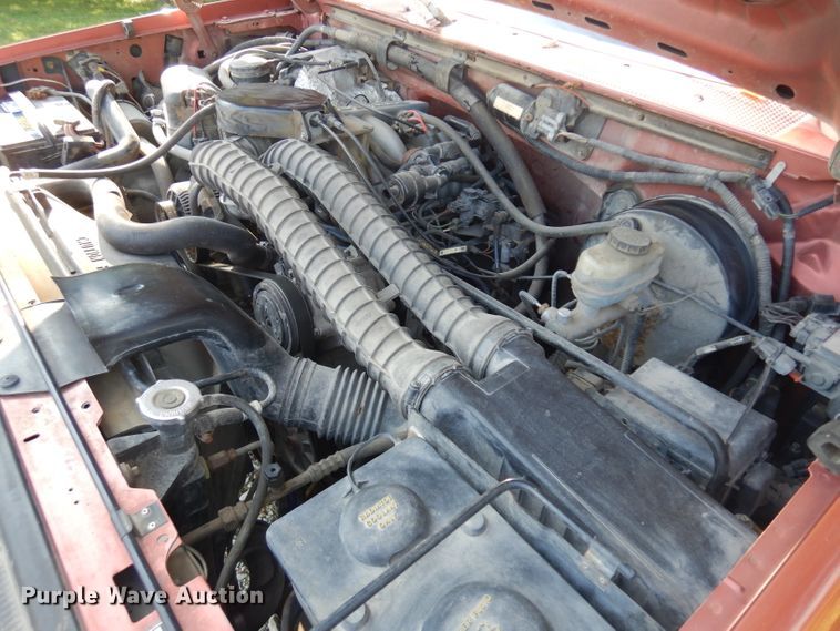 image for item GG9225 1995 Ford F250 utility bed pickup truck