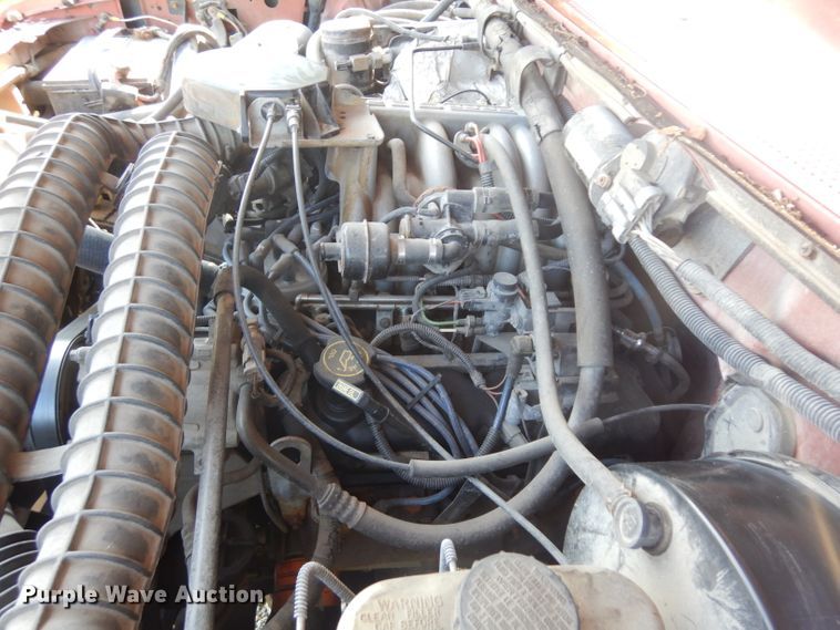 image for item GG9225 1995 Ford F250 utility bed pickup truck