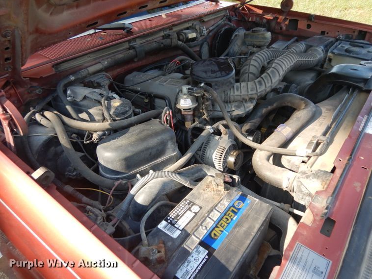 image for item GG9225 1995 Ford F250 utility bed pickup truck