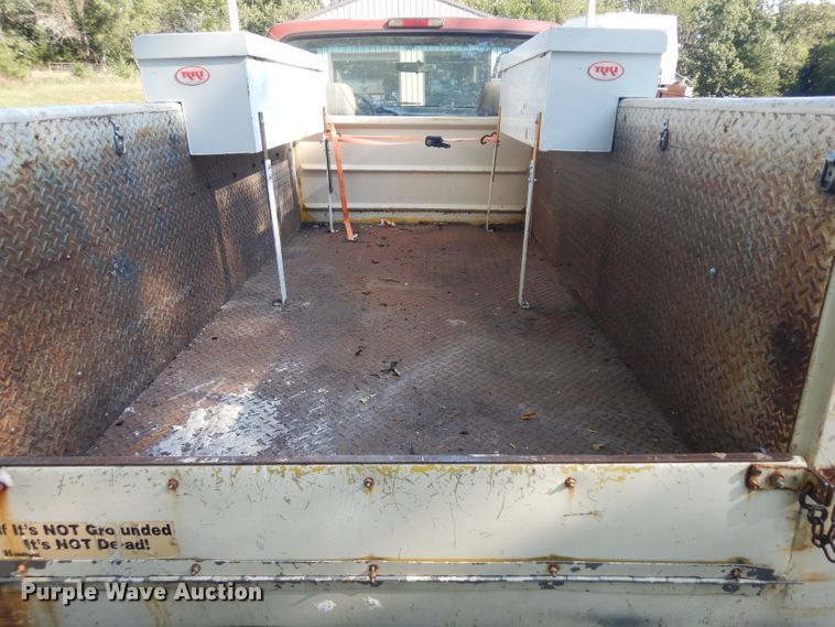 image for item GG9225 1995 Ford F250 utility bed pickup truck