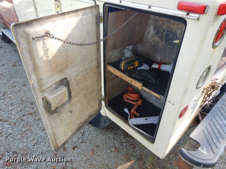 image for item GG9225 1995 Ford F250 utility bed pickup truck