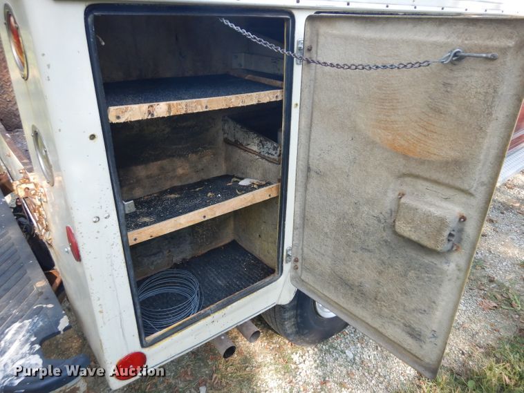 image for item GG9225 1995 Ford F250 utility bed pickup truck